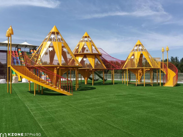 2022年8月，江蘇徐州紅楓森林公園，無動力游樂項目落地完成，占地15000平，總投資300萬。